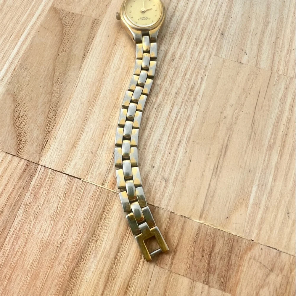 Vintage caravelle by Bulova ladies oval gold tone watch case NEW BATTERY